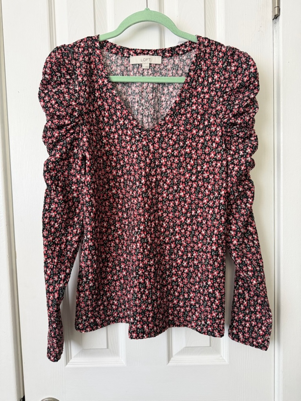 LOFT Black Floral V-Neck Puff-Sleeve Top